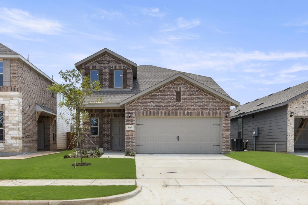 01_1617-Edgeway-Aubrey-TX-New-Home-for-Sale-Front-Elevation-maple-floor-plan