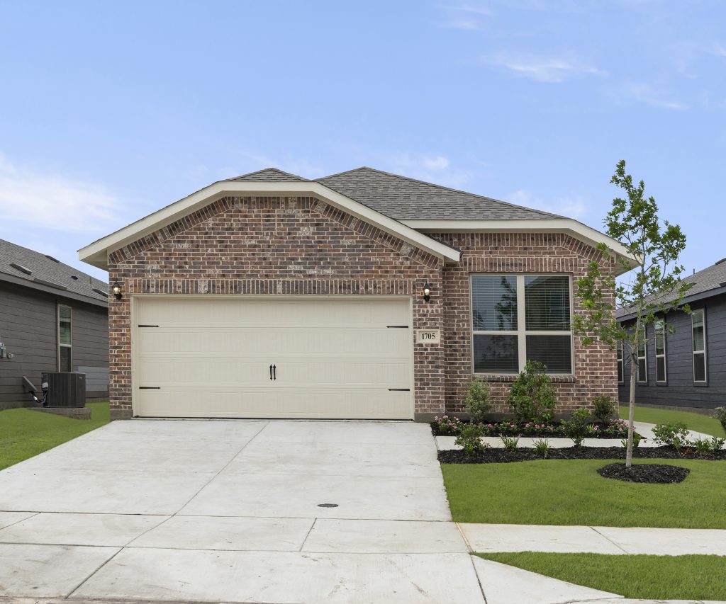 1705 Teton-River-New-Home-for-Sale-Blue-Ridge-TX-Front-hickory