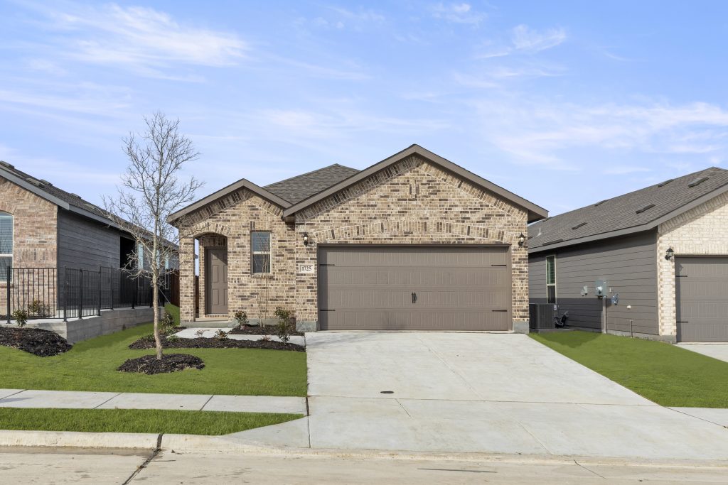 1725 Riverside-cottonwood - Front